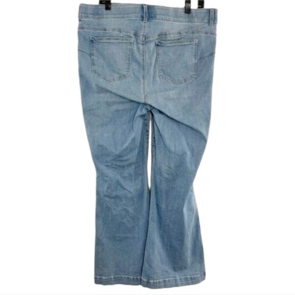 Torrid Bombshell Flare Premium Stretch High-Rise Jean in Valencia Plus‎ Size 22 - Picture 7 of 15